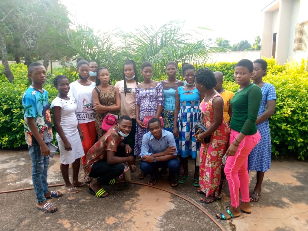 CAMP D'INTEGRATION, D'ATELIER D'ECRITURE ET DE BADIGEONNAGE POUR LES JEUNES DES COMMUNES DE YOTO 1 ET YOTO 2